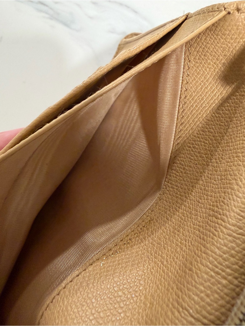 Chanel button bifold long wallet in Tan leather - Picture 16 of 16